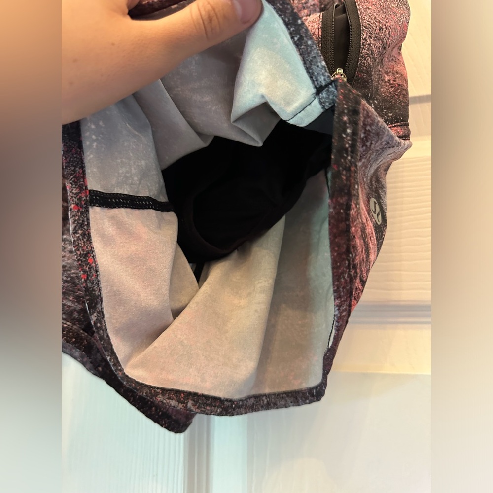 Lululemon Hotty Hot Short II *2.5" Azurite Poppy Coral Multi / Black Size 2 - Picture 7 of 7